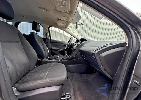 2015 Ford Focus S из США, поврежденный, VIN 1FADP3E21FL374591
